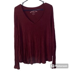 Aeropostale V-neck long sleeve T-shirt